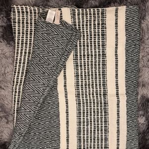 Loft Women Infinity Scarf Black - White